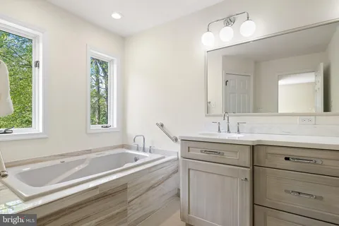$939,900 | 404 Hawthorne Court East, Hockessin, DE 19707