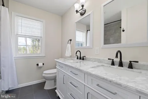 $939,900 | 404 Hawthorne Court East, Hockessin, DE 19707