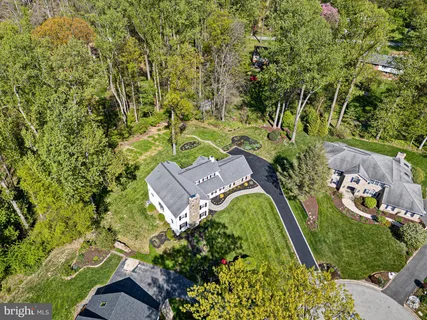 $939,900 | 404 Hawthorne Court East, Hockessin, DE 19707