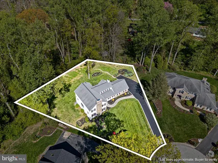 $939,900 | 404 Hawthorne Court East, Hockessin, DE 19707