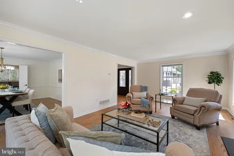 $939,900 | 404 Hawthorne Court East, Hockessin, DE 19707