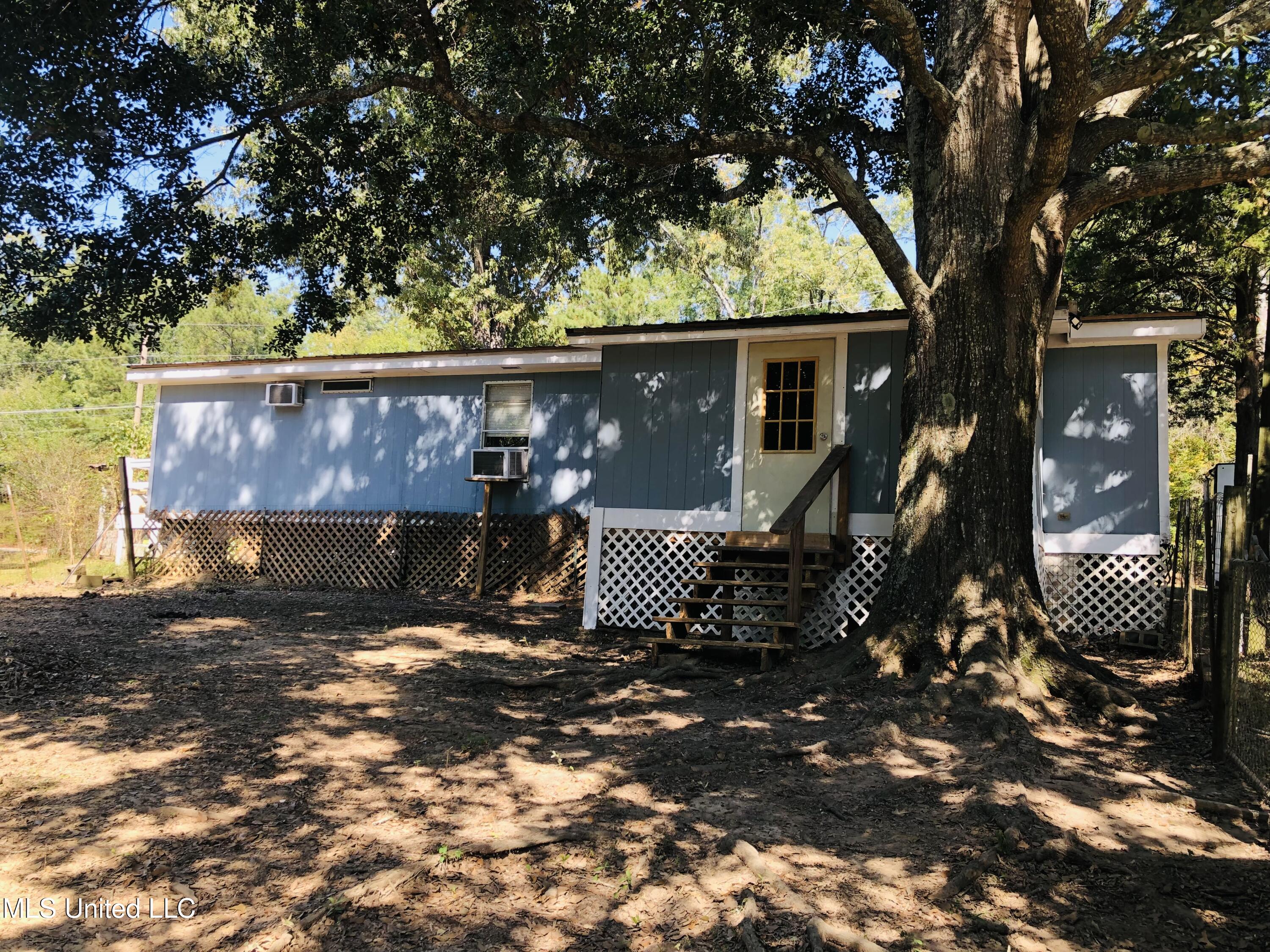332 Foster Mound Road Natchez, MS 39120 - Photo 2 of 3 332FosterMoundrear2