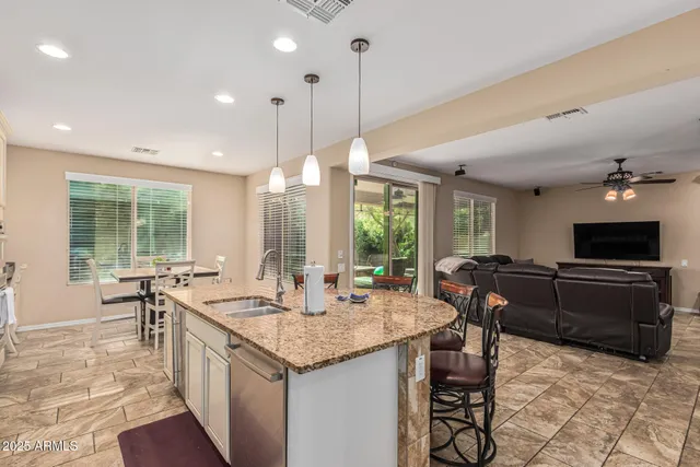 a view of entryway with livingroom