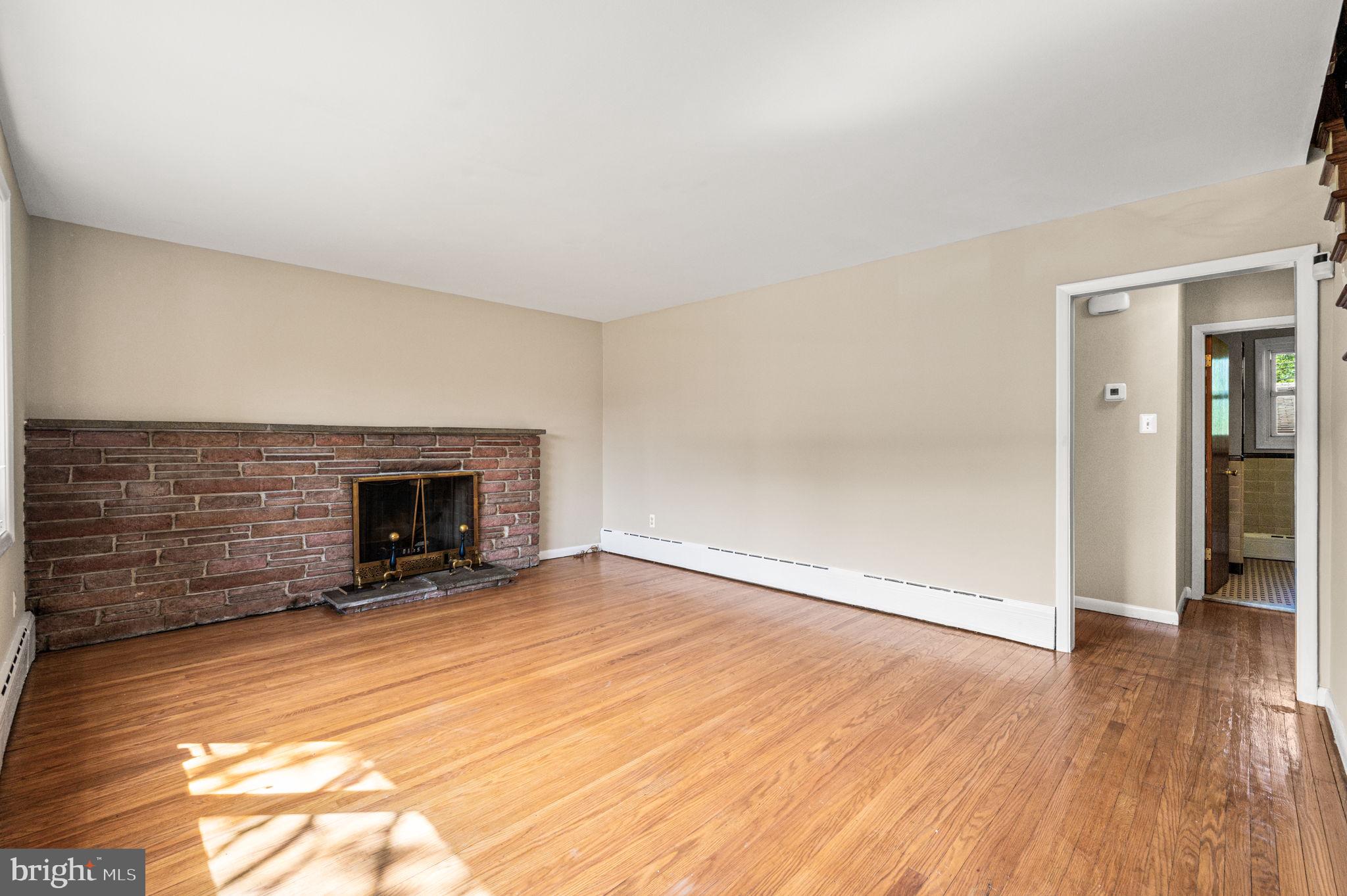 640 South Eagle Road Havertown, PA 19083 - Photo 5 of 31 Living Room