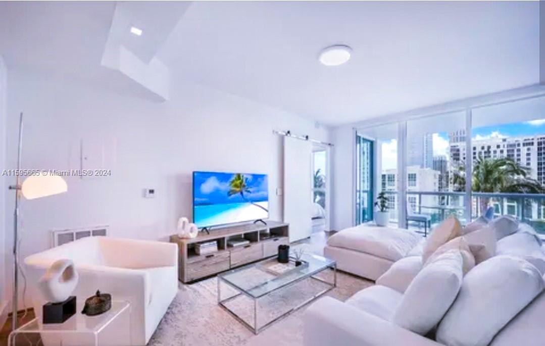 480 Northeast 30th St Unit 1005  