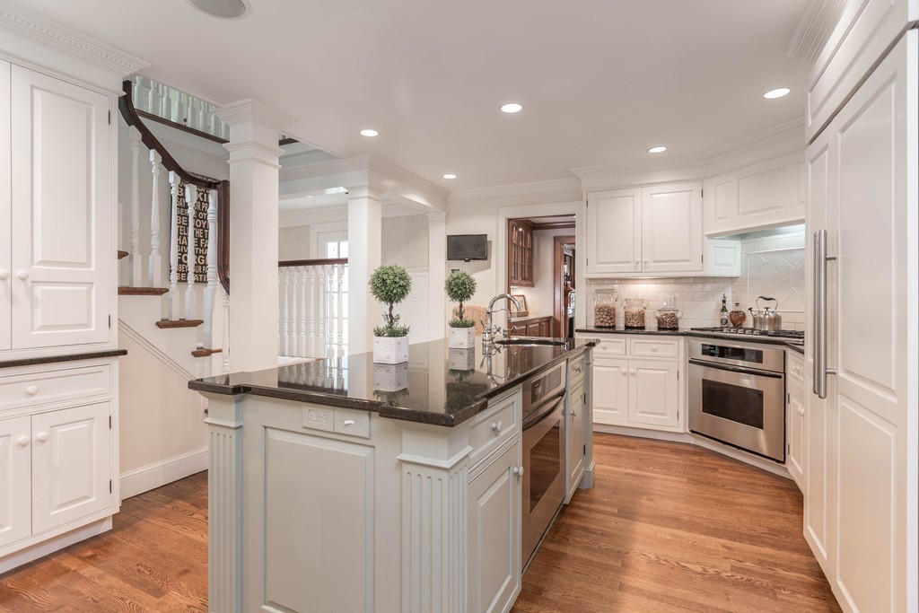 7 Longmeadow Road Wellesley, MA 02482 - Photo 8 of 30