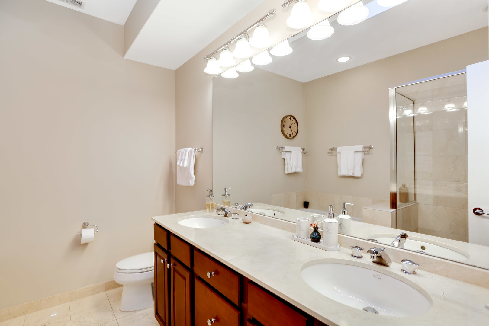 321 North Jefferson Street, Unit 401 Chicago, IL 60661 - Photo 15 of 33 a bathroom with a double vanity sink mirror and toilet