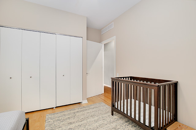 321 North Jefferson Street, Unit 401 Chicago, IL 60661 - Photo 19 of 33 a view of a hallway with wooden floor