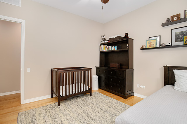321 North Jefferson Street, Unit 401 Chicago, IL 60661 - Photo 20 of 33 a bedroom with a bed and a television