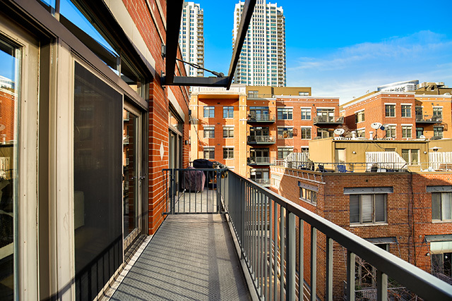 321 North Jefferson Street, Unit 401 Chicago, IL 60661 - Photo 25 of 33 a view of balcony with city view