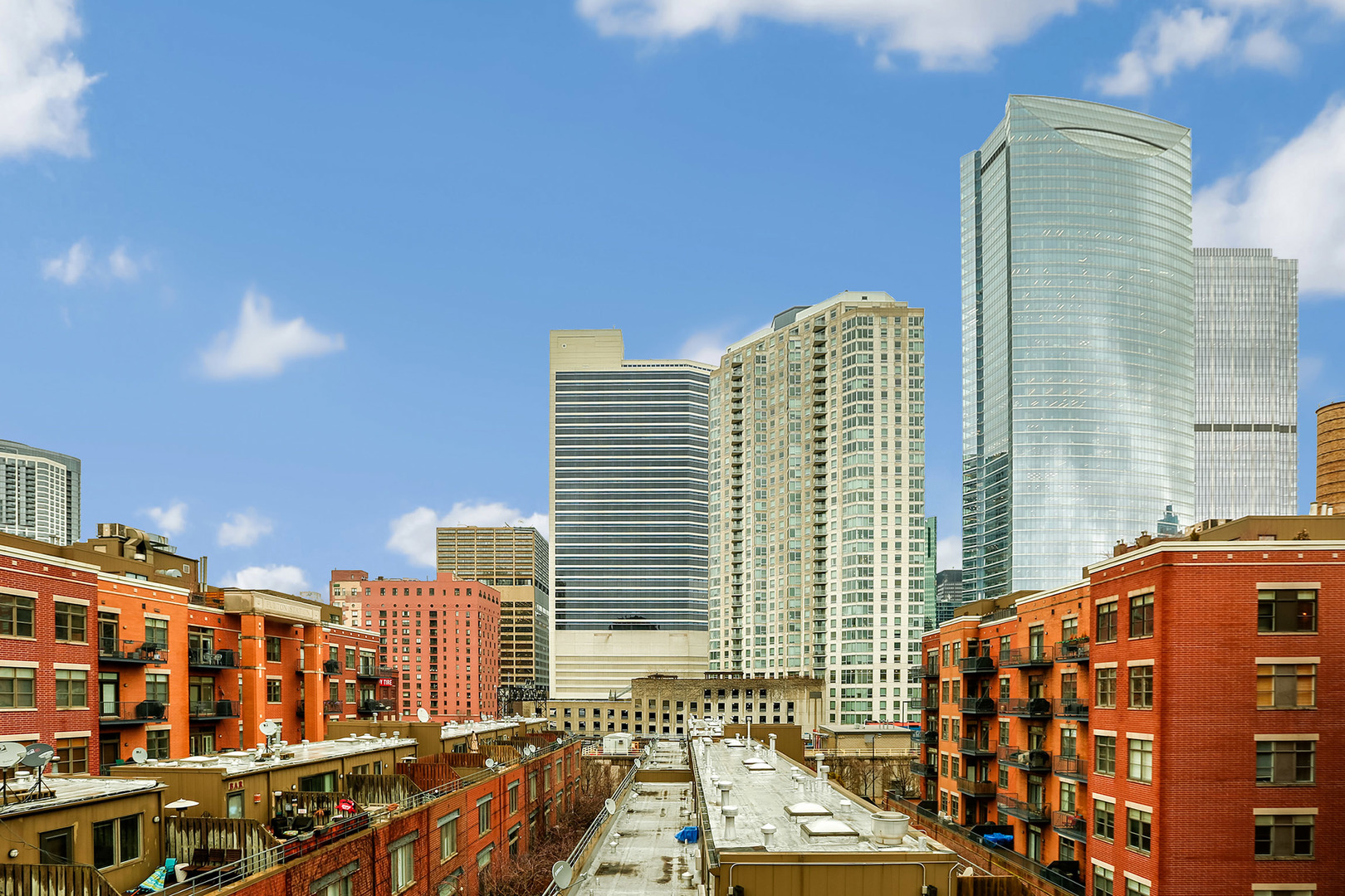 321 North Jefferson Street, Unit 401 Chicago, IL 60661 - Photo 28 of 33 a view of city with tall buildings