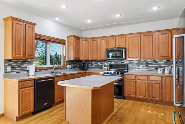 $669,900 | 6685 Walnut Drive, Minnetrista, MN 55364