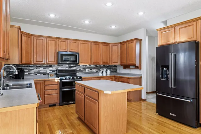 $669,900 | 6685 Walnut Drive, Minnetrista, MN 55364