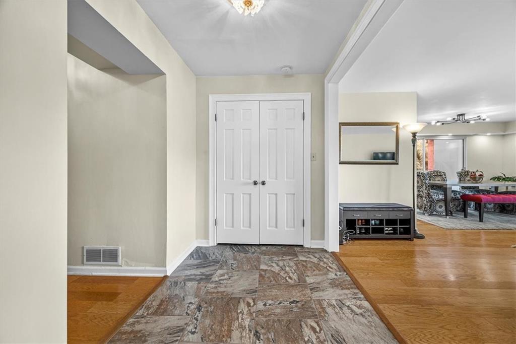 302 Fox Chapel Road, Unit 510 Pittsburgh, PA 15238 - Photo 4 of 25 Gallery Image 4