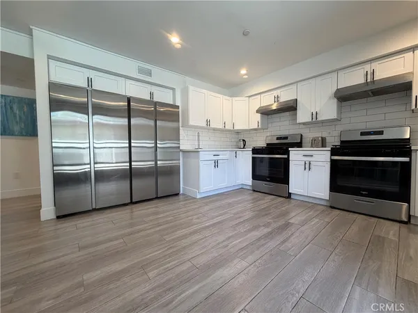 $1,370 | 5654 La Mirada Avenue, Los Angeles, CA 90038