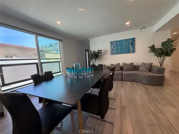 $1,370 | 5654 La Mirada Avenue, Los Angeles, CA 90038