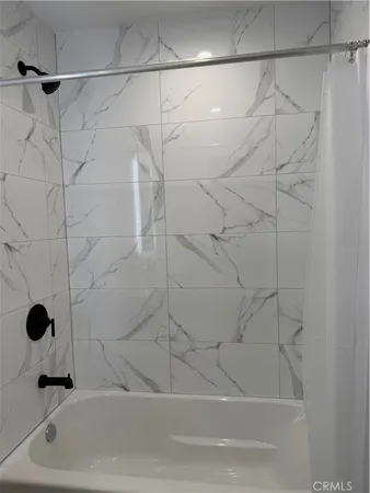 $1,370 | 5654 La Mirada Avenue, Los Angeles, CA 90038