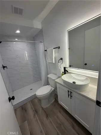 $1,370 | 5654 La Mirada Avenue, Los Angeles, CA 90038