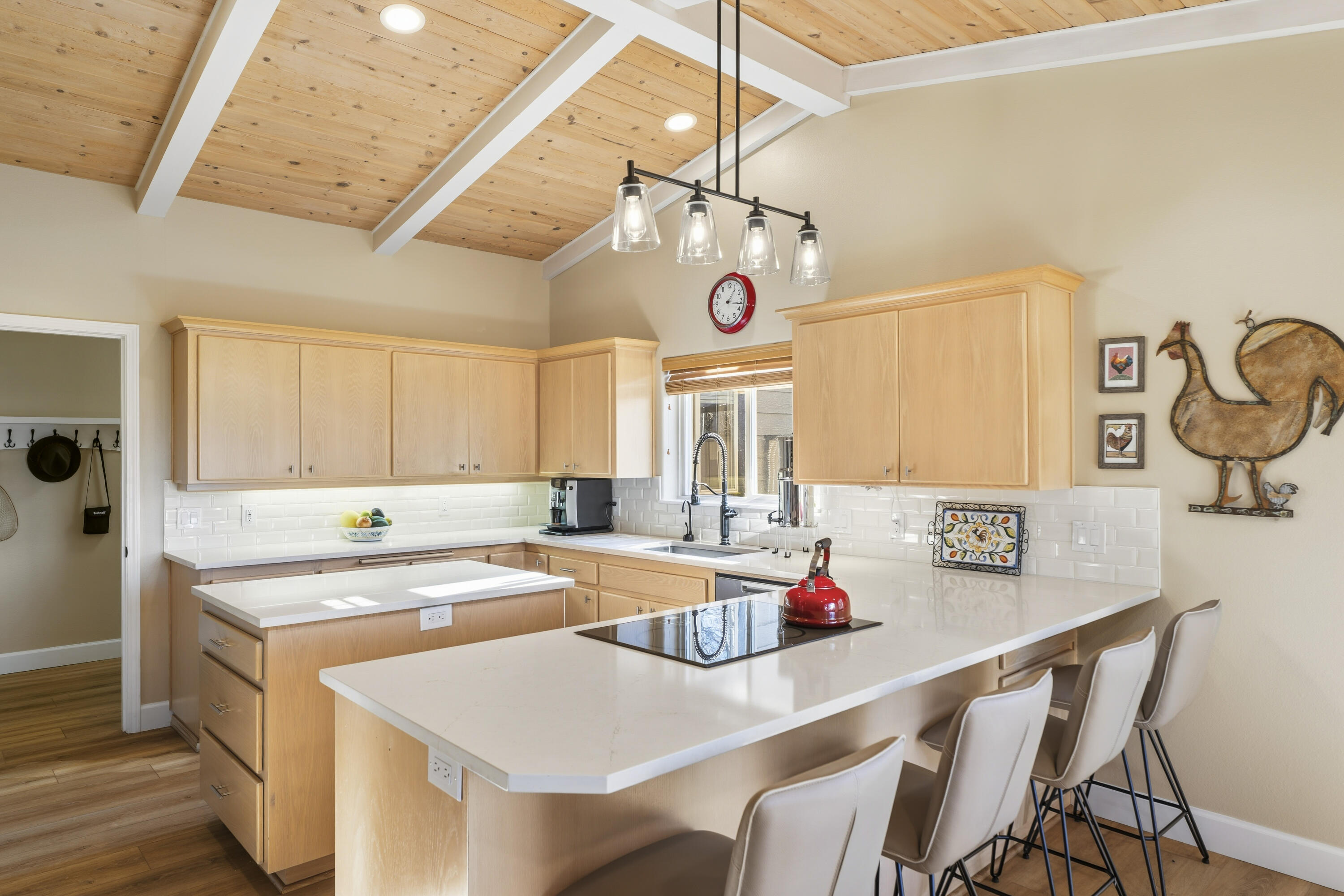 2001 Condor Court Redmond, OR 97756 - Photo 10 of 39 Kitchen