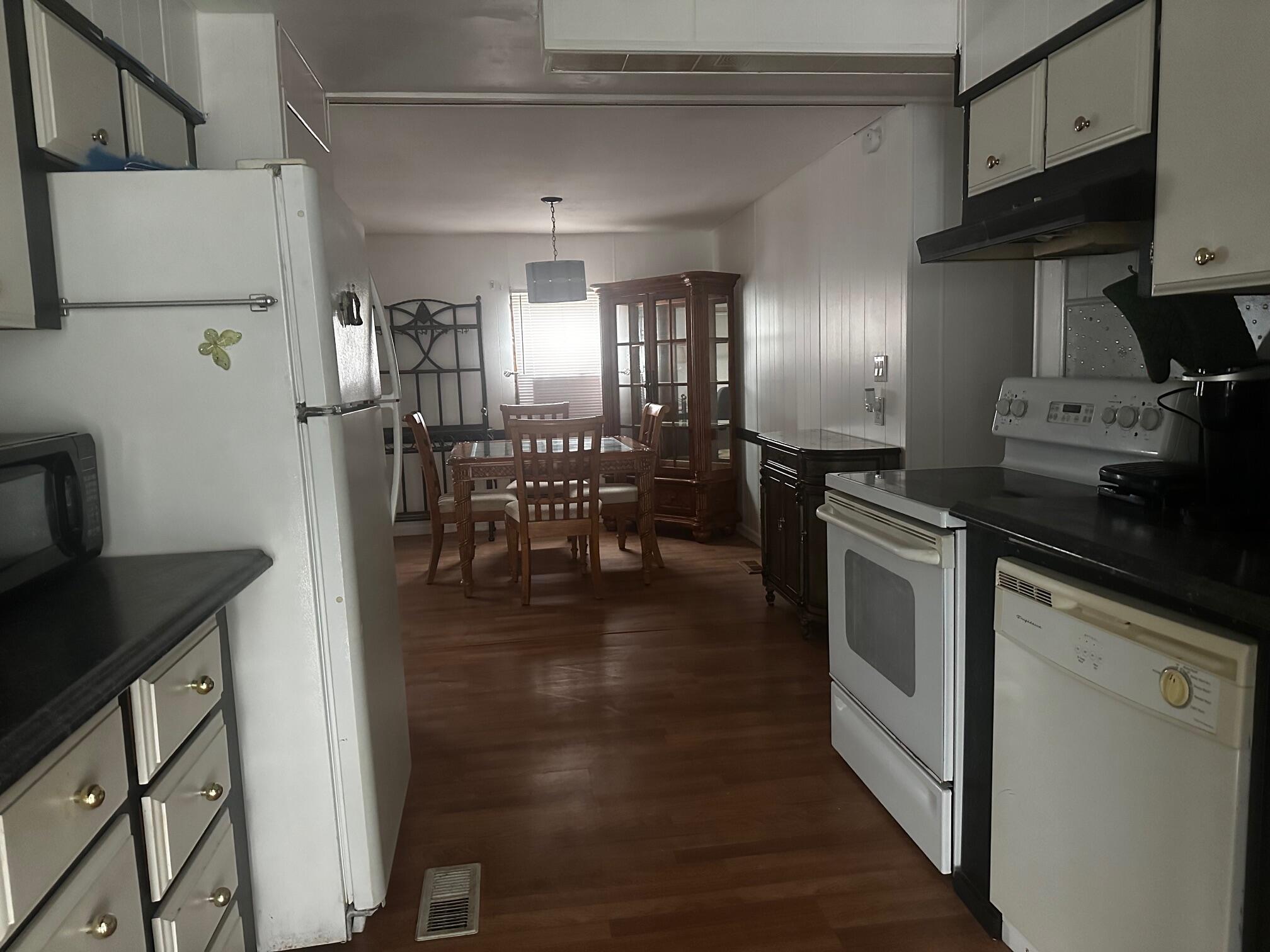 8 Southeast Casa Rio Road Port St. Lucie, FL 34952 - Photo 1 of 18 Kitchen