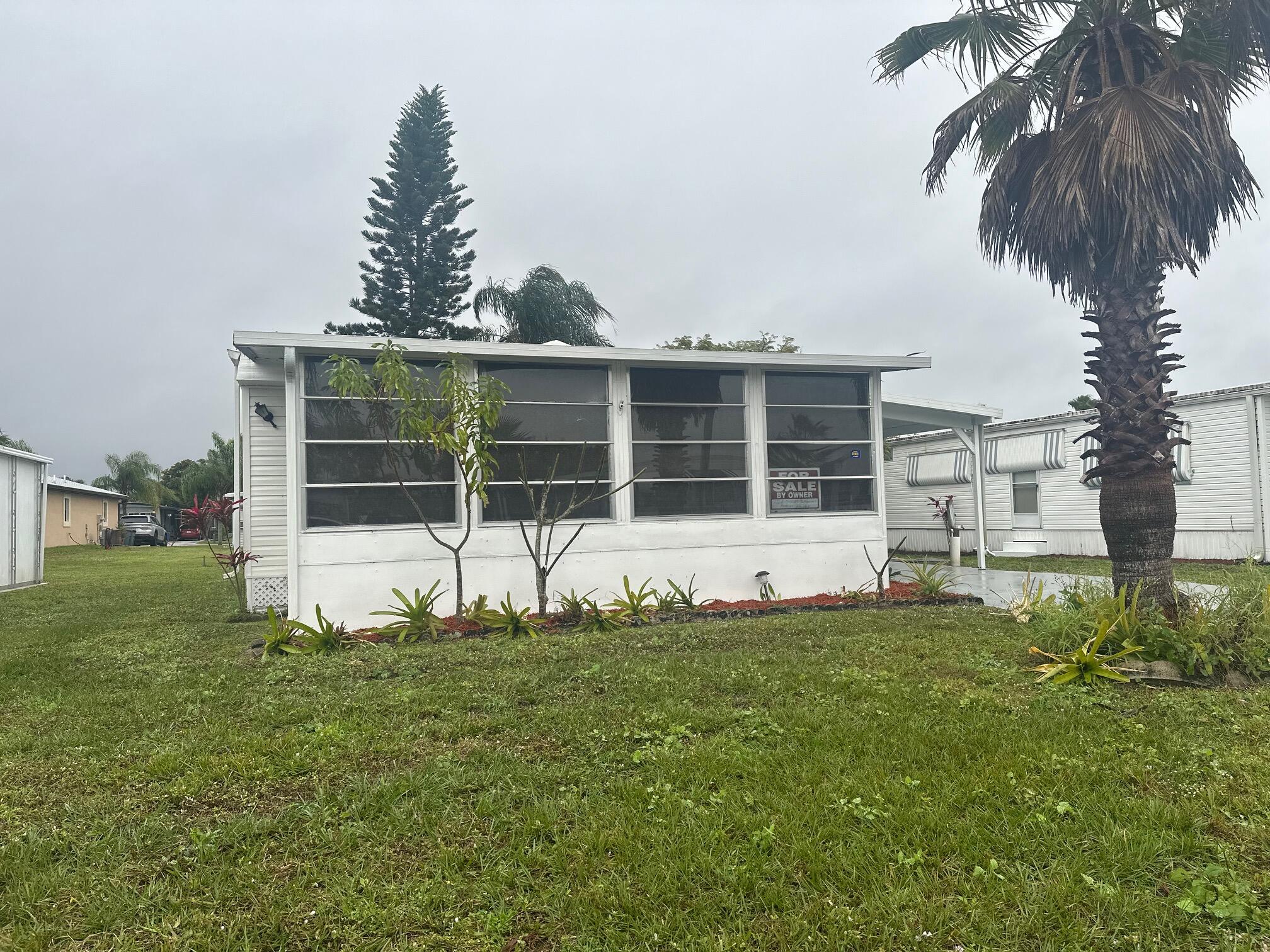 8 Southeast Casa Rio Road Port St. Lucie, FL 34952 - Photo 4 of 18 8 Casa Rio