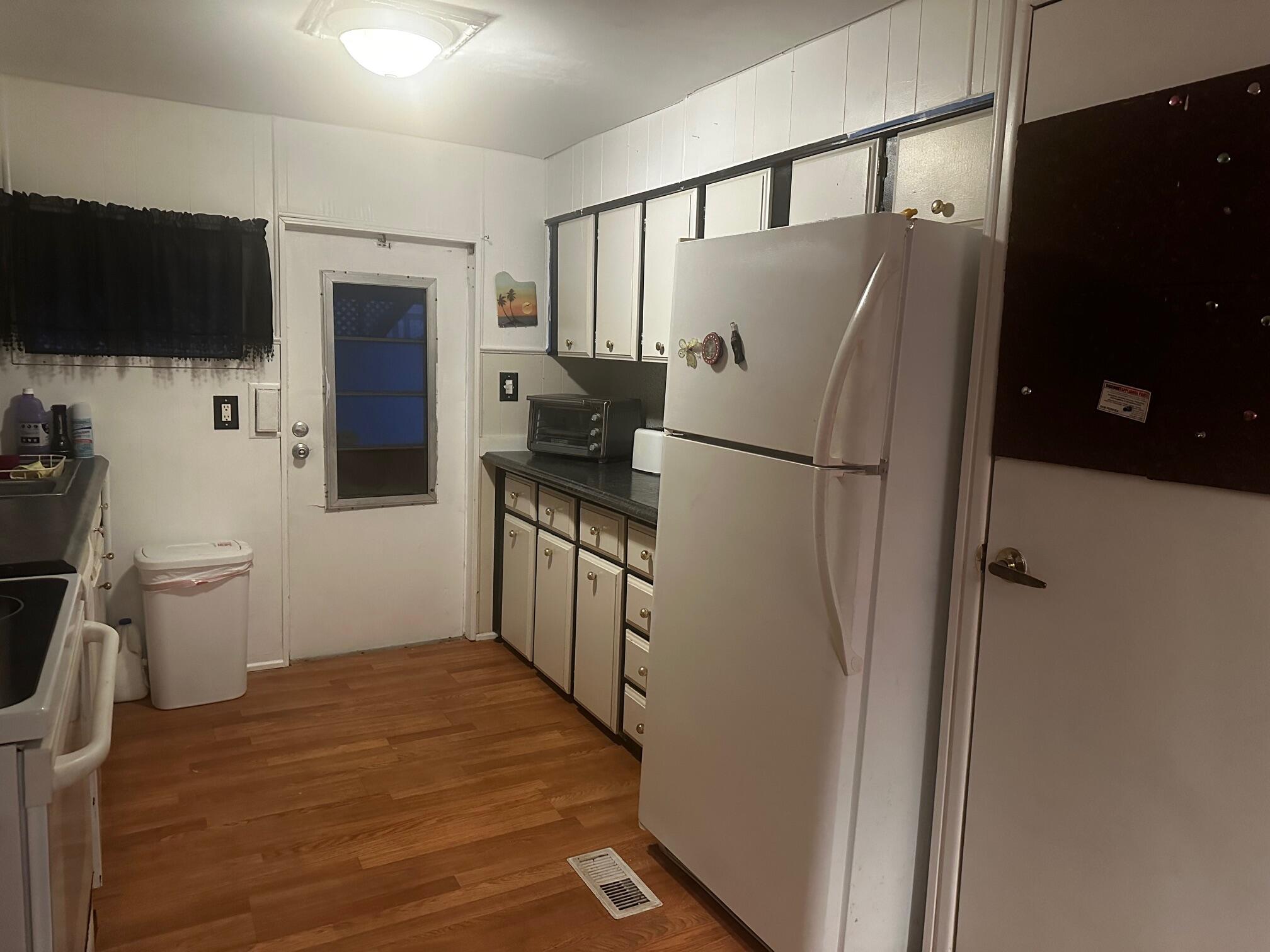 8 Southeast Casa Rio Road Port St. Lucie, FL 34952 - Photo 6 of 18 Kitchen
