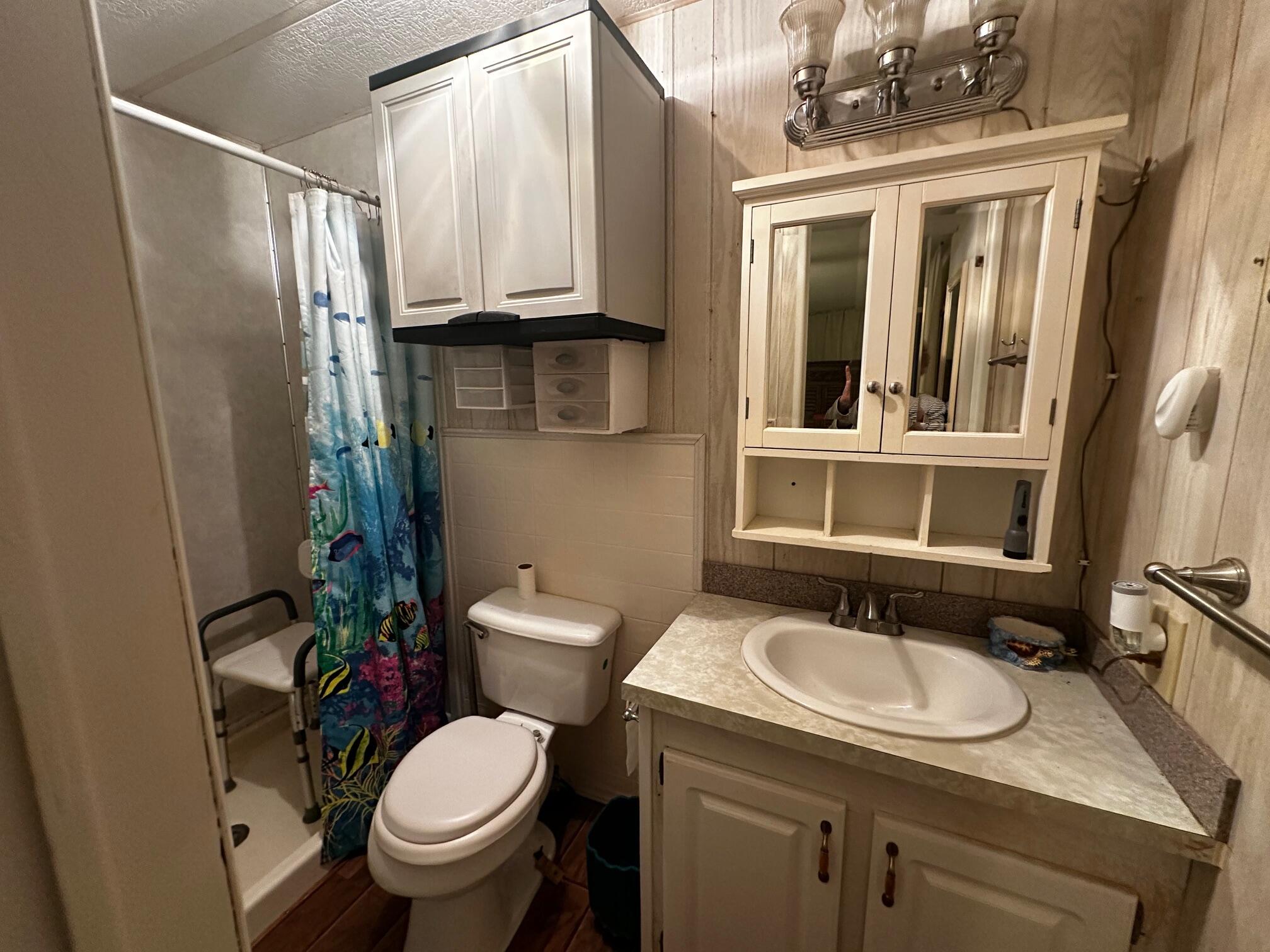 8 Southeast Casa Rio Road Port St. Lucie, FL 34952 - Photo 10 of 18 Primary Bath