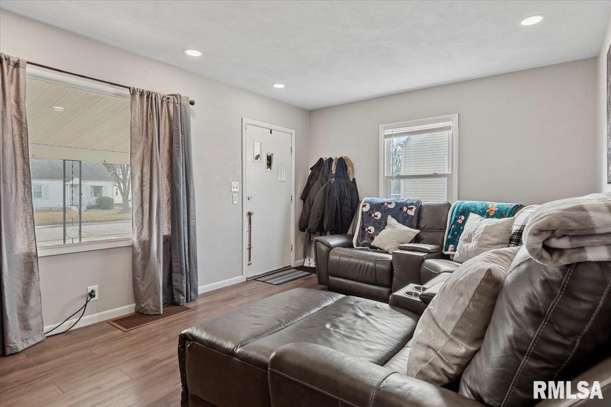 2945 South 3rd Street Springfield, IL 62703 - Photo 3 of 23