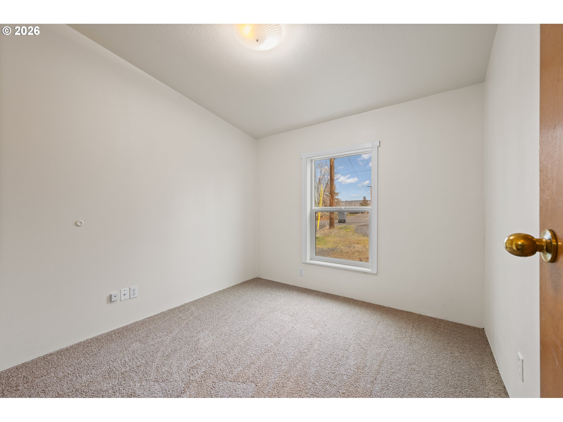 682 Southeast 10th Street Madras, OR 97741 - Photo 11 of 19