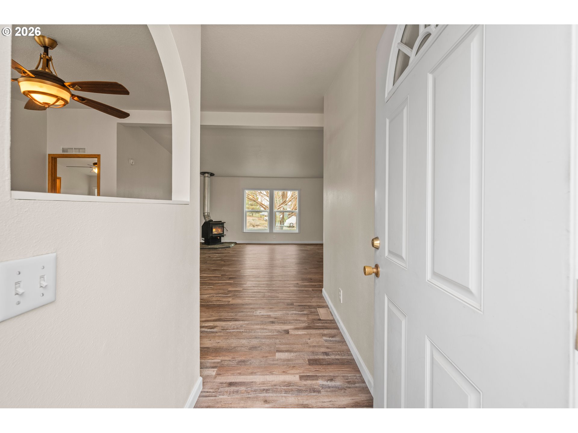 682 Southeast 10th Street Madras, OR 97741 - Photo 4 of 19