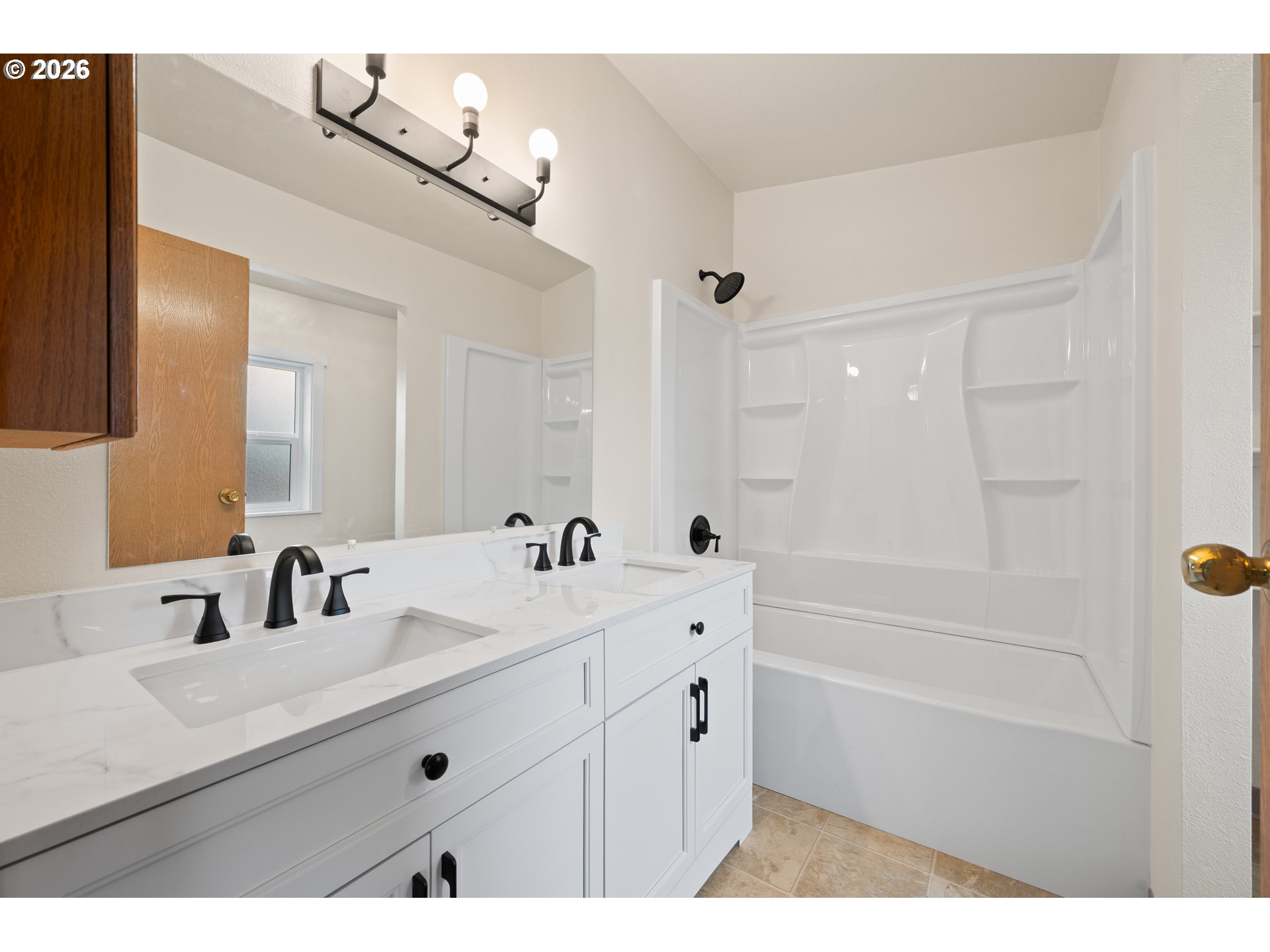 682 Southeast 10th Street Madras, OR 97741 - Photo 9 of 19