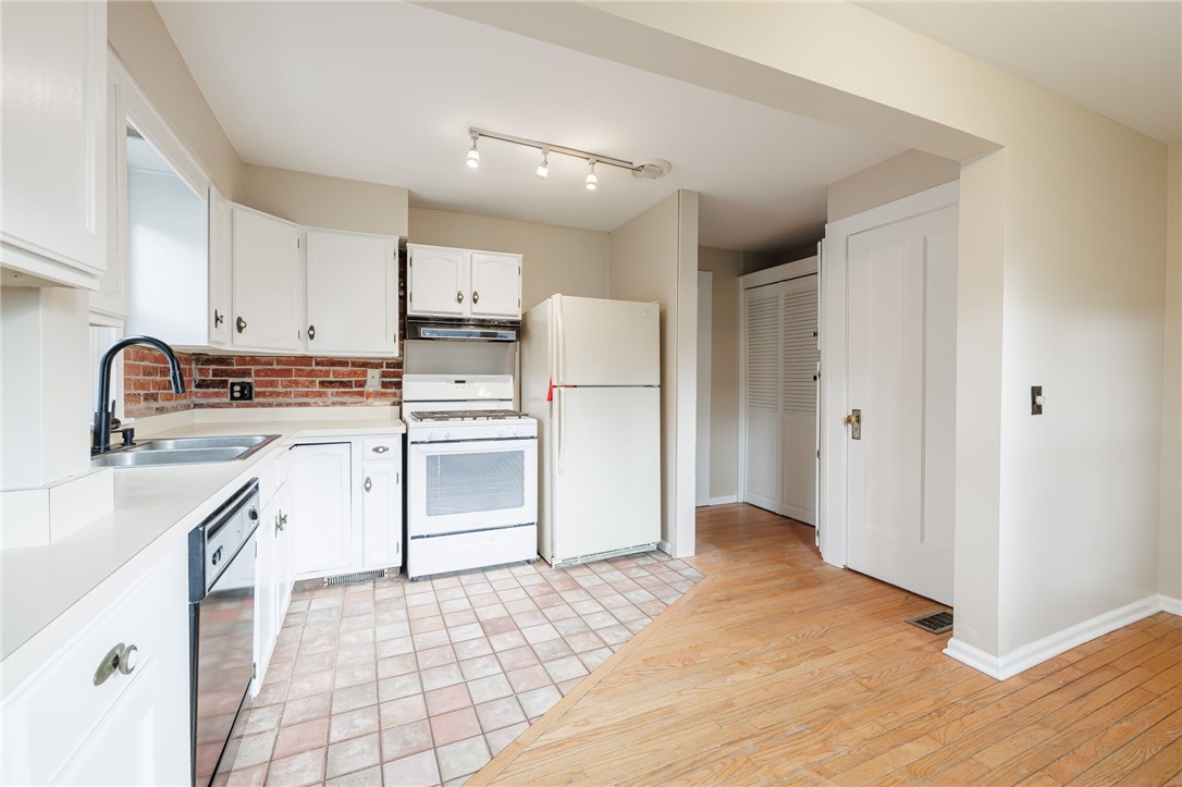 65 Rosemount Street Rochester, NY 14620 - Photo 2 of 29