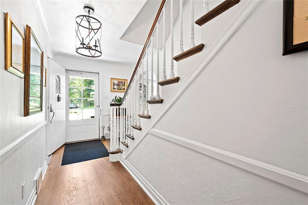 427 Belmont Road Butler, PA 16001 - Photo 3 of 25