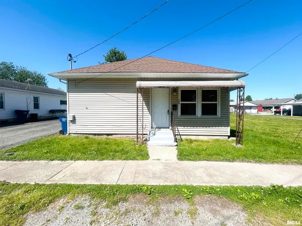 $57,900 | 209 South Gardner Street, West Frankfort, IL 62896
