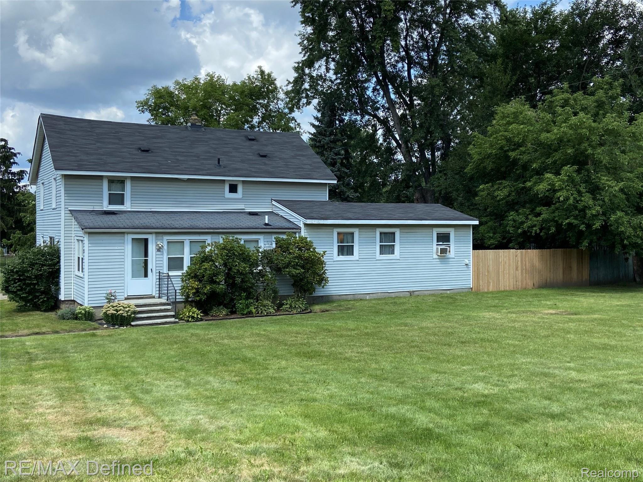 766 Corwin Court Pontiac, MI 48340 - Photo 3 of 32 IMG_3287.jpeg