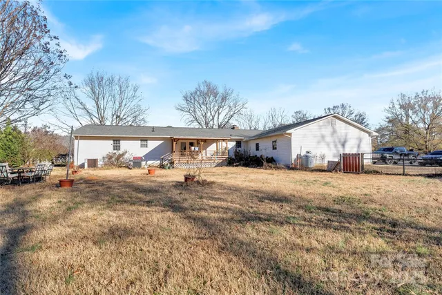 a view of a house with a yard and garage