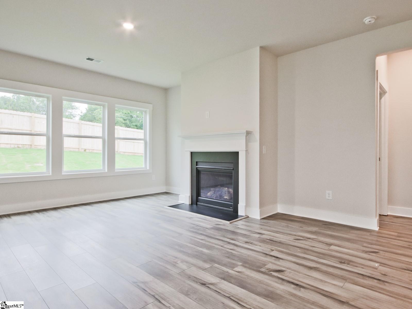 413 Roderick Lane Greenville, SC 29605 - Photo 4 of 26 Gallery Image 4