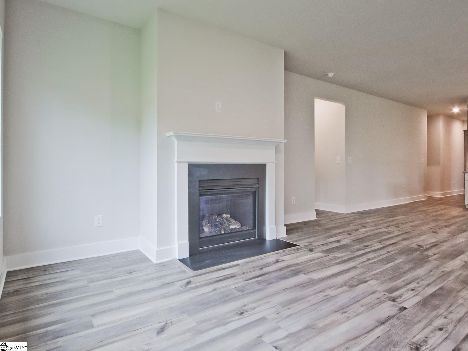 413 Roderick Lane Greenville, SC 29605 - Photo 6 of 26 Gallery Image 6