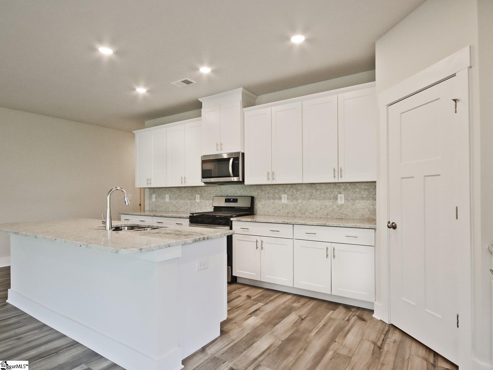 413 Roderick Lane Greenville, SC 29605 - Photo 9 of 26 Gallery Image 9