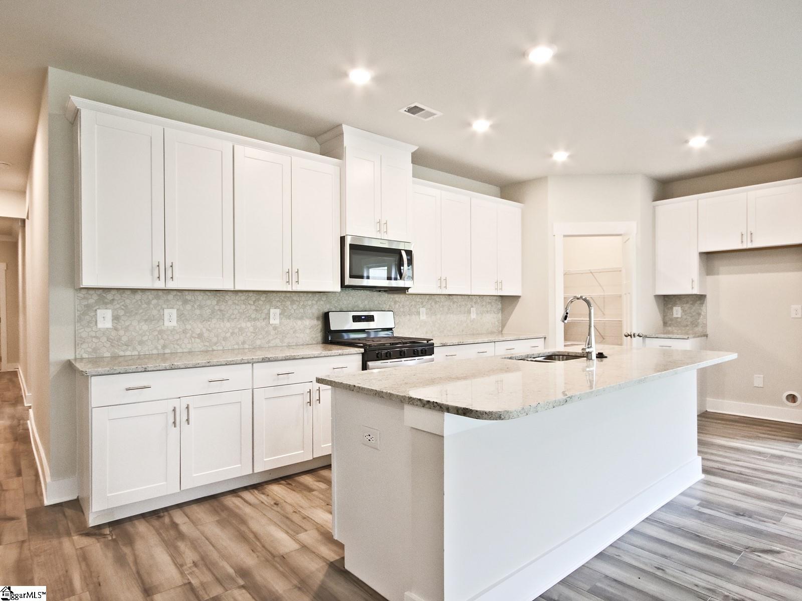 413 Roderick Lane Greenville, SC 29605 - Photo 10 of 26 Gallery Image 10