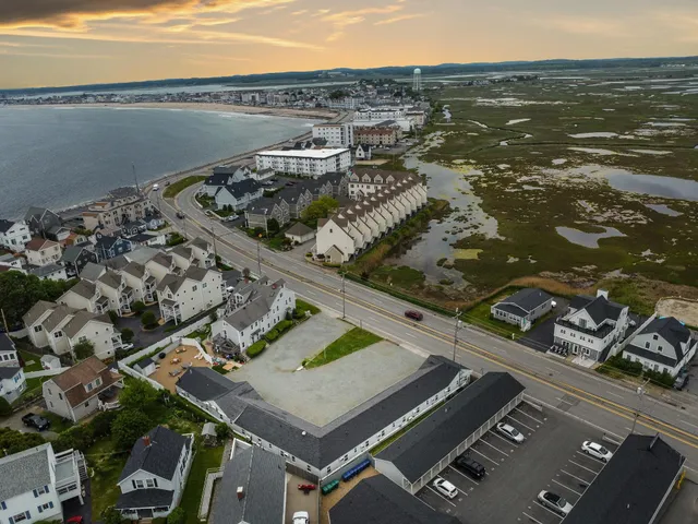 $224,900 | 522 Ocean Boulevard, Hampton, NH 03842