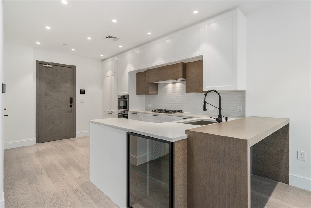 69 Walnut Street, Unit 2 Brookline, MA 02445 - Photo 5 of 21