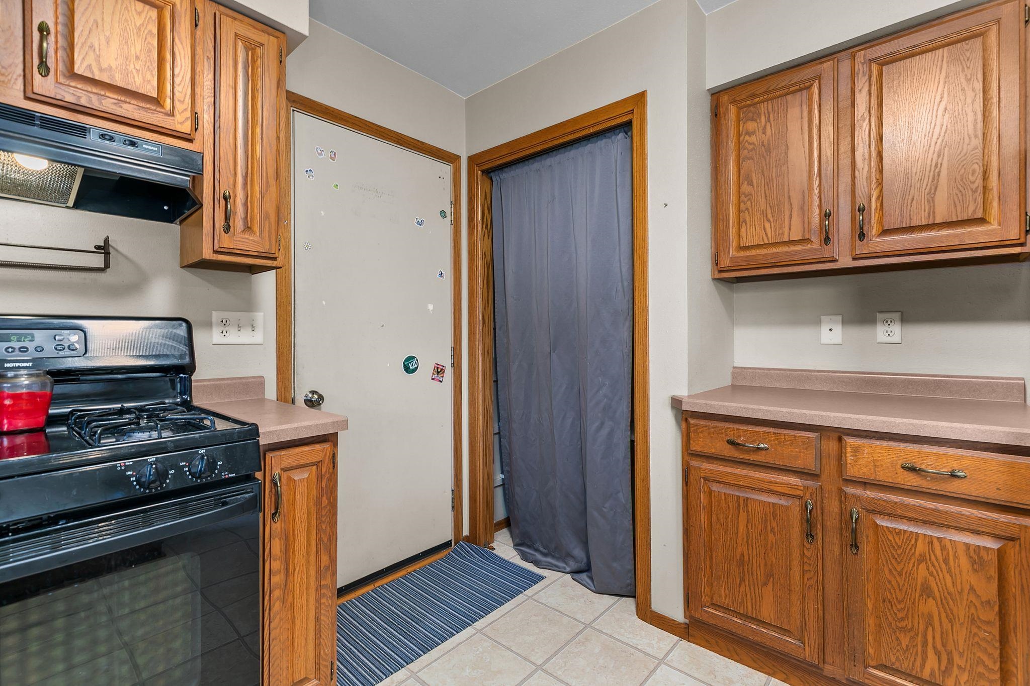 1709 Lake Breeze Road Oshkosh, WI 54904 - Photo 11 of 28