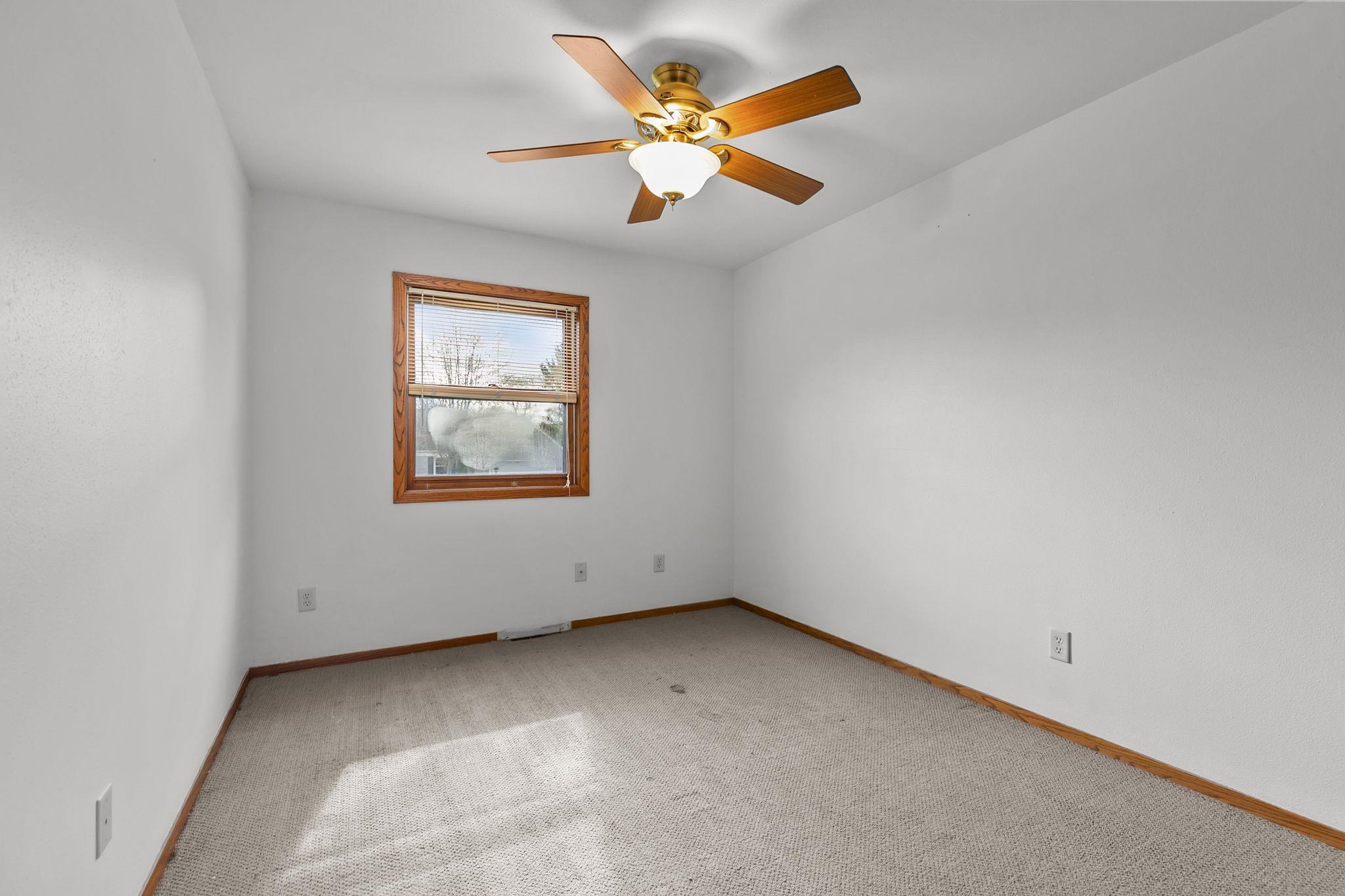 1709 Lake Breeze Road Oshkosh, WI 54904 - Photo 18 of 28