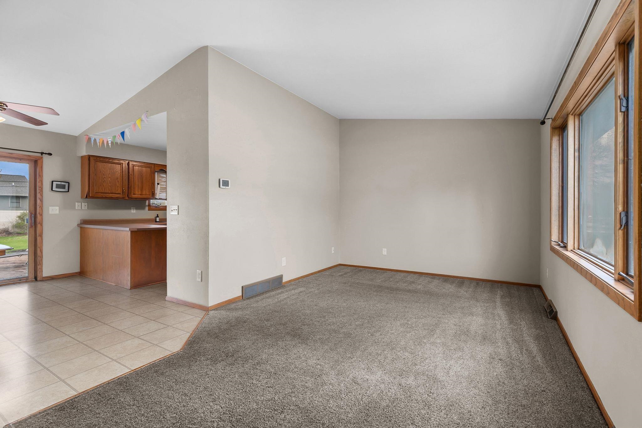1709 Lake Breeze Road Oshkosh, WI 54904 - Photo 4 of 28