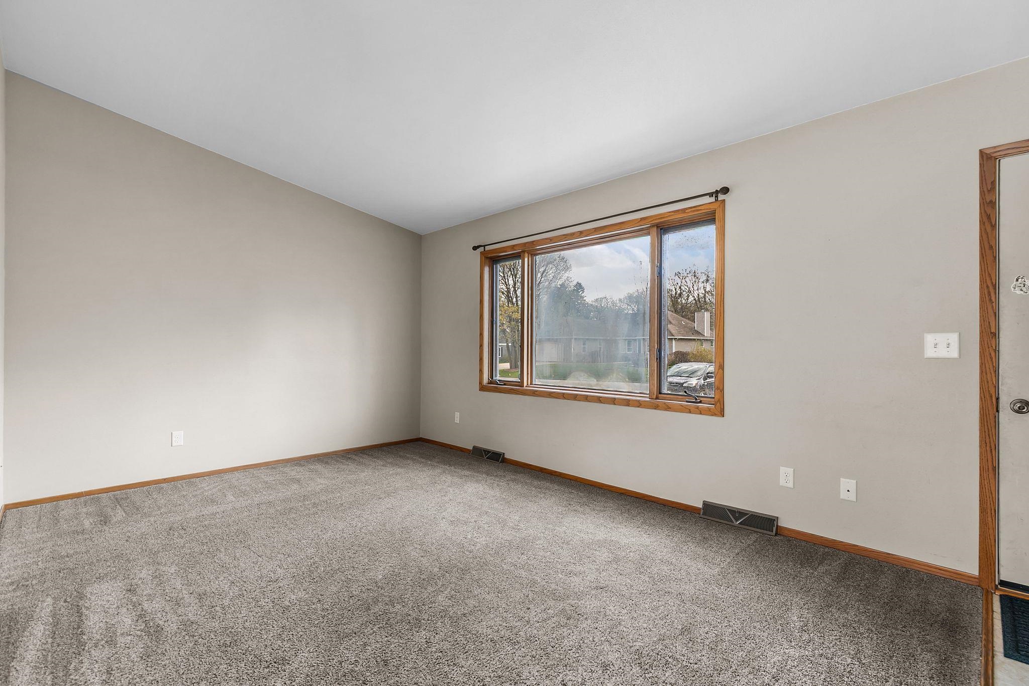 1709 Lake Breeze Road Oshkosh, WI 54904 - Photo 5 of 28
