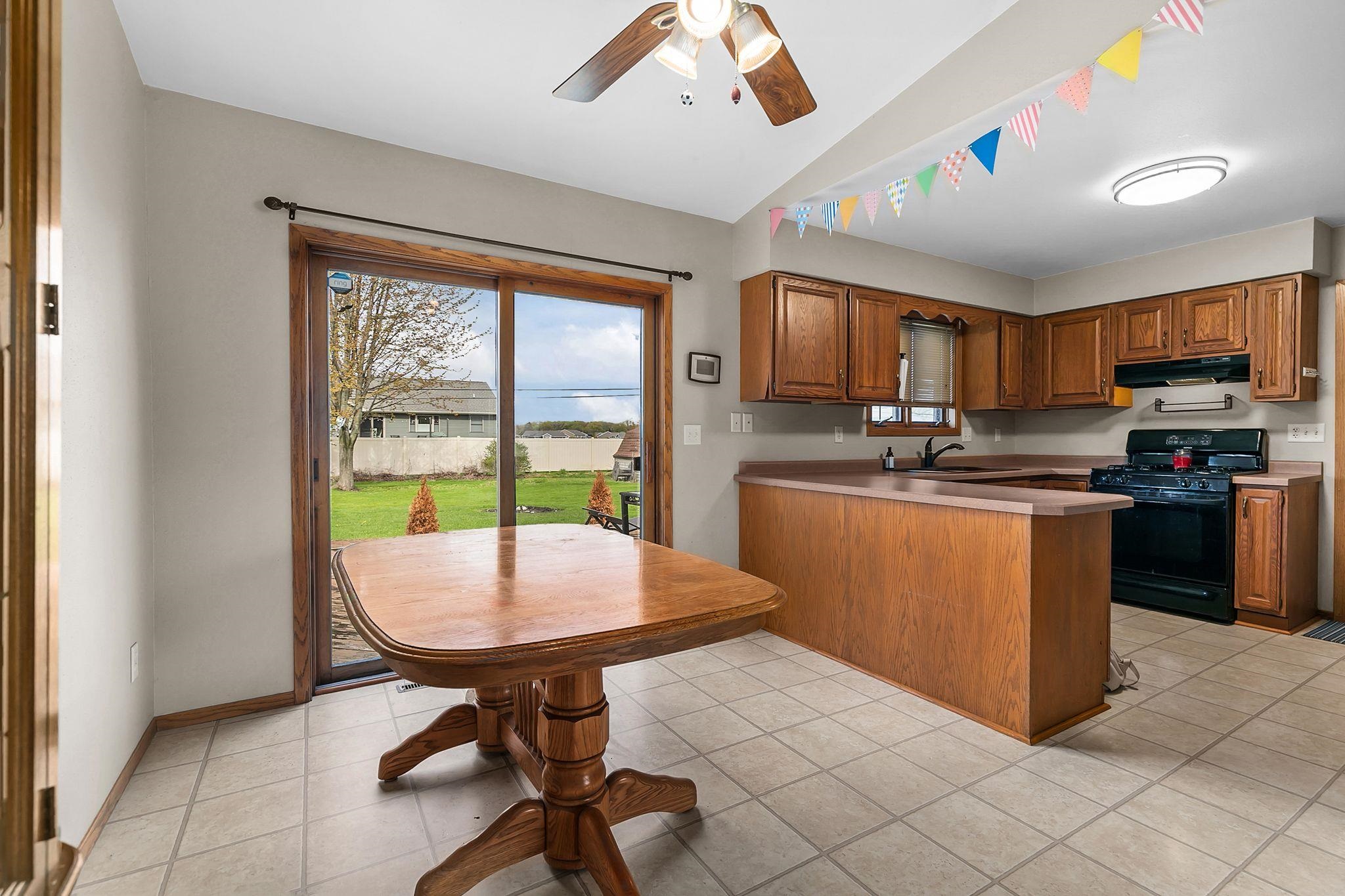 1709 Lake Breeze Road Oshkosh, WI 54904 - Photo 8 of 28