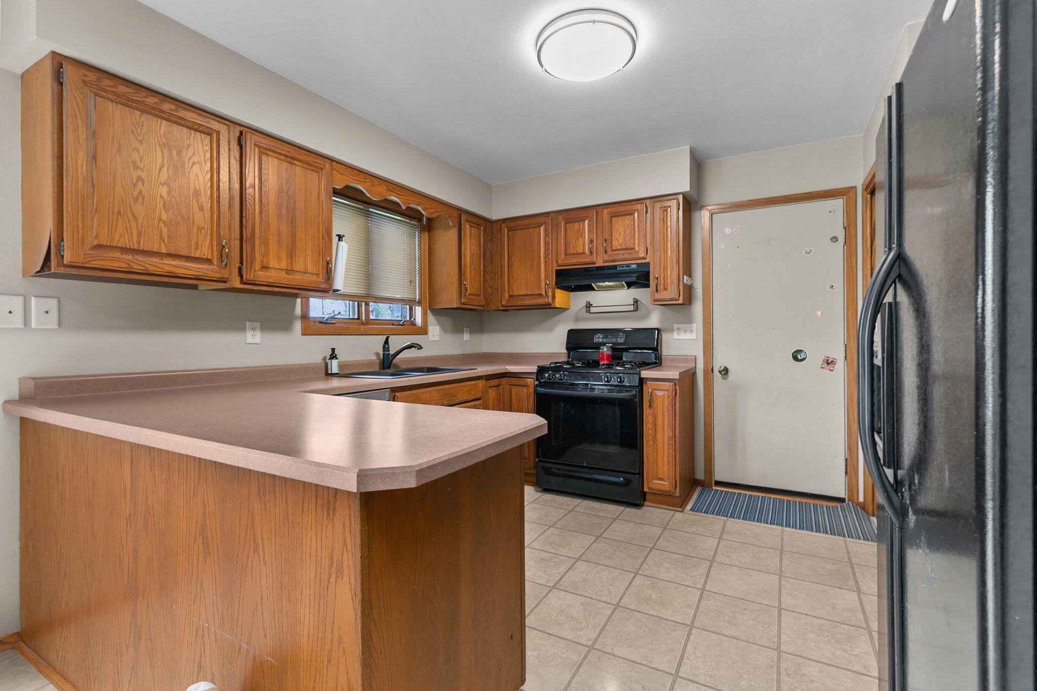 1709 Lake Breeze Road Oshkosh, WI 54904 - Photo 9 of 28