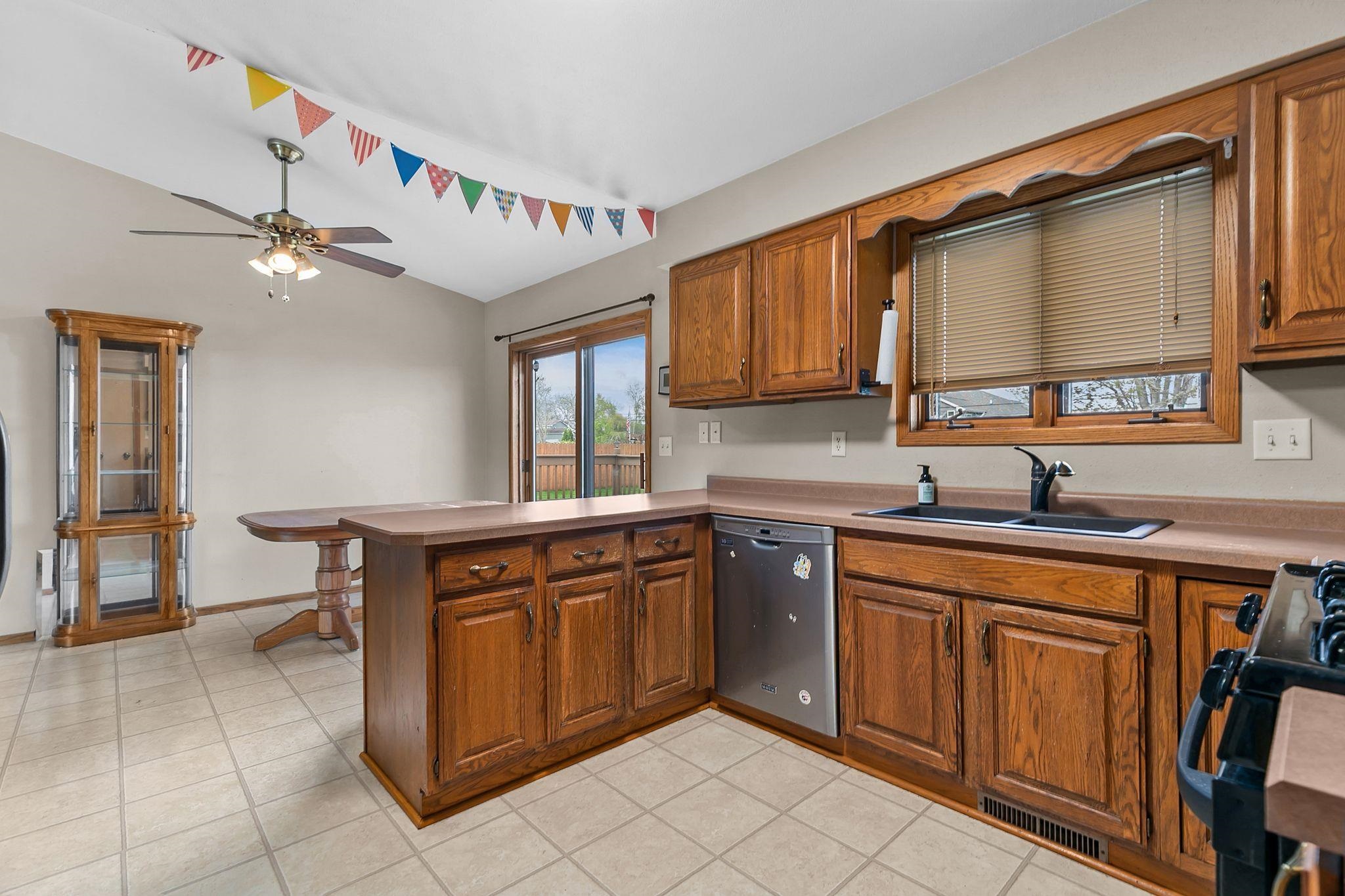 1709 Lake Breeze Road Oshkosh, WI 54904 - Photo 10 of 28