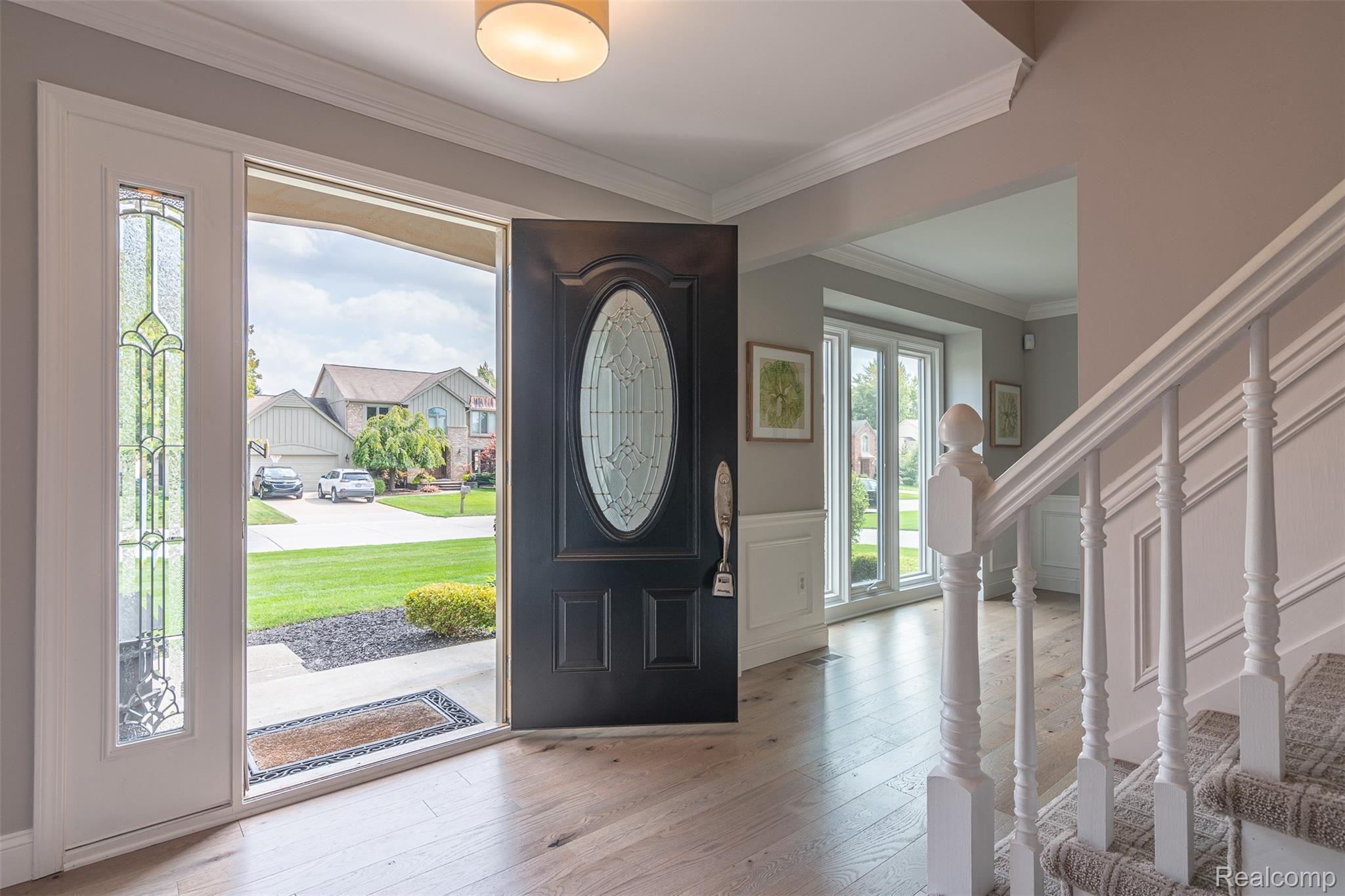 351 Silvervale Drive Rochester, MI 48309 - Photo 4 of 49 Double door entrance